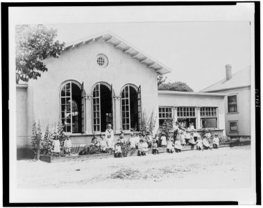 Sacramento-a children's garden LCCN98504867