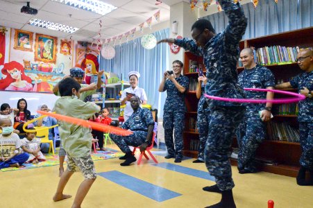 Sailors from USS Frank Cable volunteer at a hospital. (8531846530)