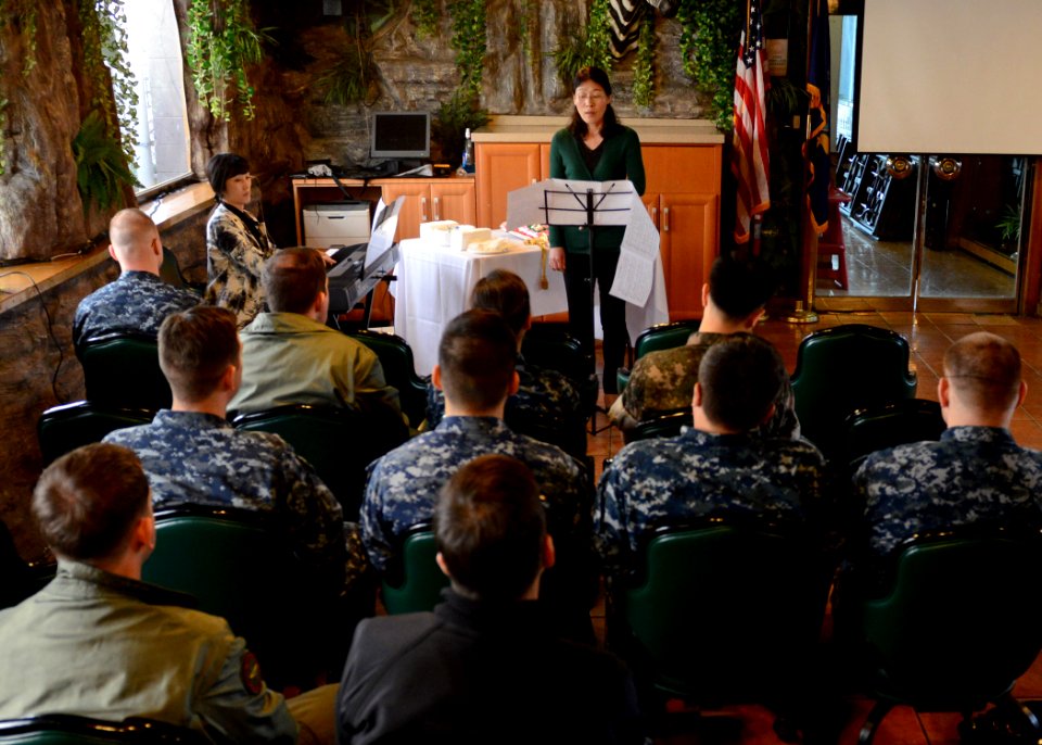 Sailors in Korea celebrate Women's History Month 140320-N-TB410-106