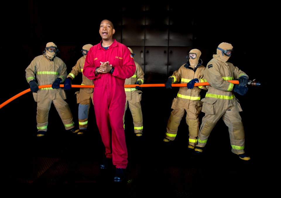 Sailors learn shipboard firefighting. (8559268501)