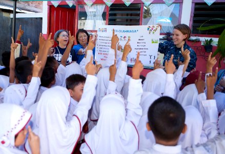 Sailors participate in a Pacific Partnership 2016 community health promotion and education program. (28620370904)