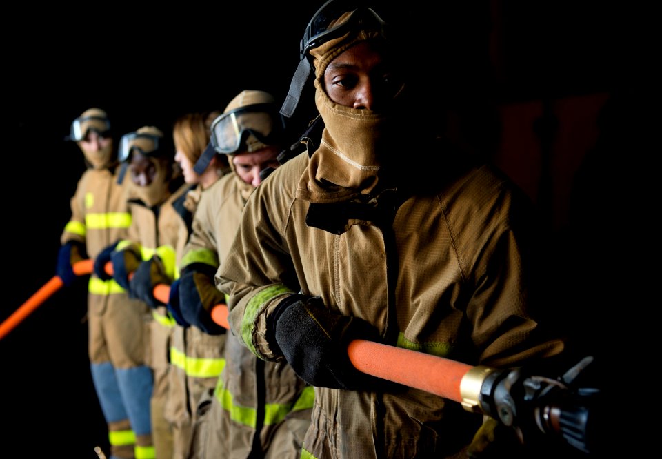 Sailors learn shipboard firefighting. (8560377506)