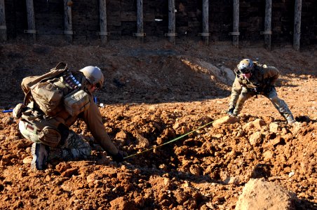 Sailors measure a blast crater during an exercise. (8498329714)