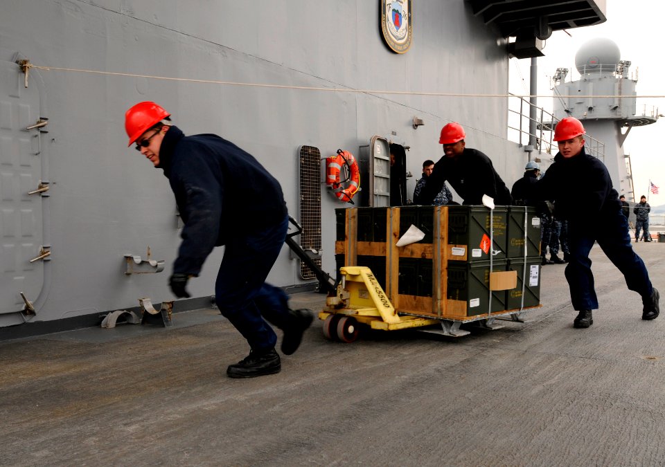 Sailors move ammunition aboard USS Blue Ridge. (8470064723)