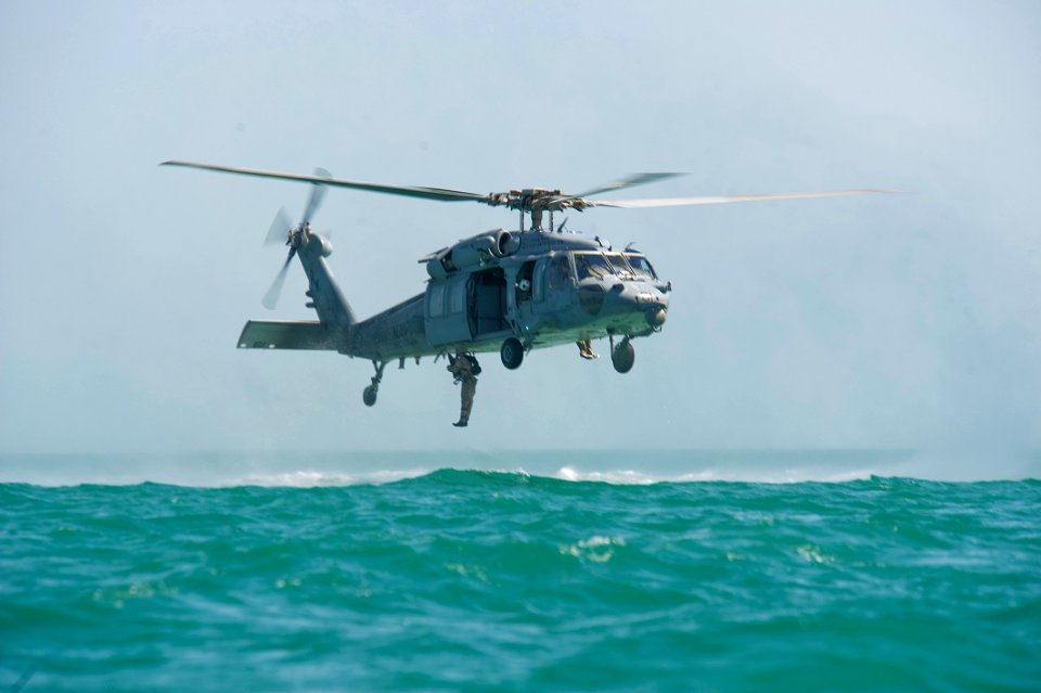 Sailors prepare to dive from SH-60 Seahawk 120604-N-YX920-434
