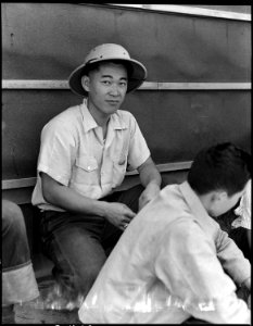 Sacramento, California. University of California students, now at this Center, awaiting transfer to . . . - NARA - 537786