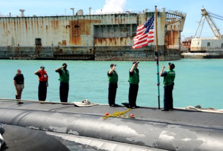 Sailors salute the colors. (8660203255)