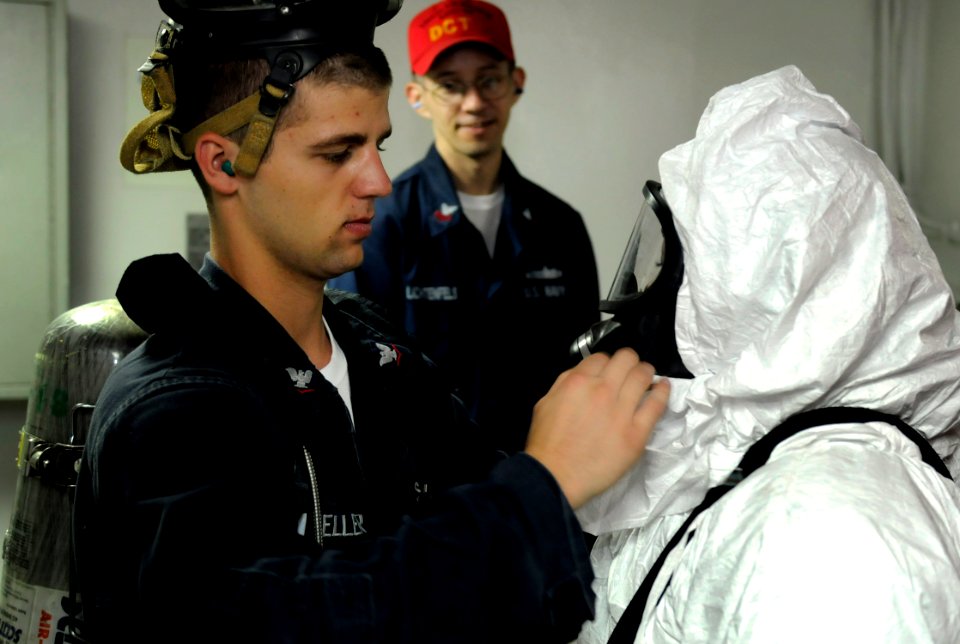 Sailors practice damage control techniques DVIDS214887