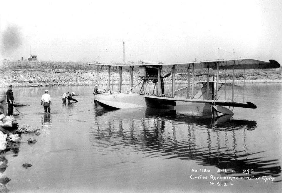 Sailors securing Curtiss HS-2L 1918