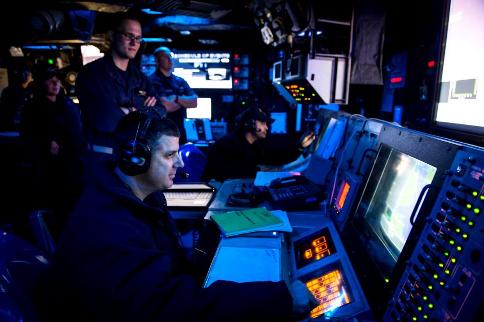 Sailors stand watch aboard USS Fort McHenry. (18606261495)