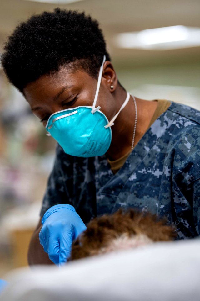 Sailors Treat Patient Aboard USNS Mercy (49826925441)