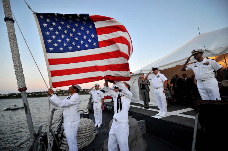 Sailors visit America and Canada cities to celebrate War of 1812 bicentennial 120725-N-YZ751-339