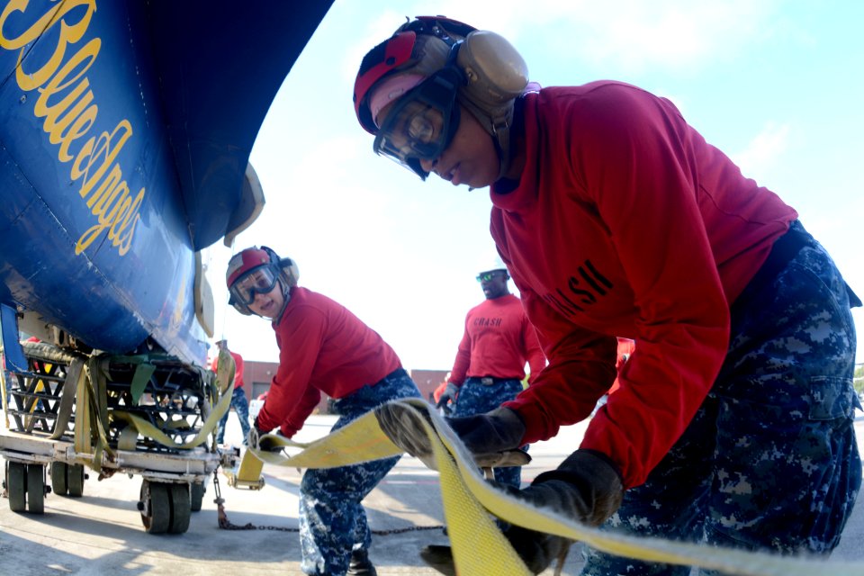 Sailors rig an A-frame strap during the Aircraft Firefighting Shipboard Team Trainer (AFSTT) course. (21063820873)