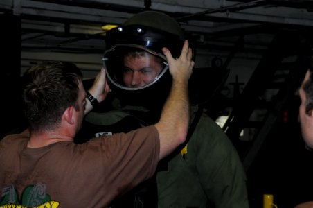 Sailors, midshipmen experience gear, weapons DVIDS178337
