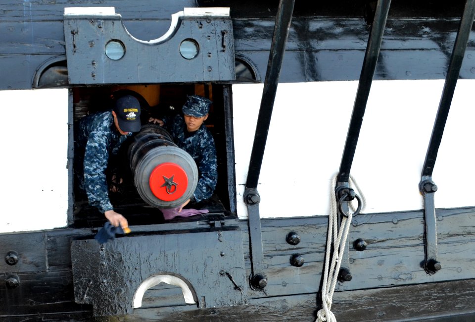 Sailors take clean USS Constitution. (8715225312)