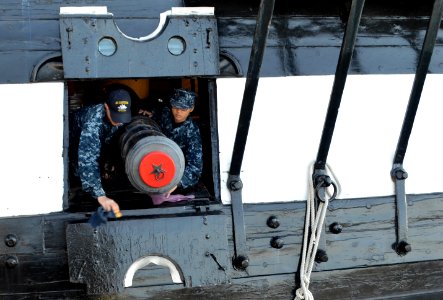 Sailors take clean USS Constitution. (8715225312)