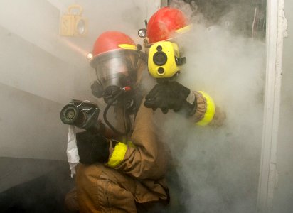 Sailors aboard USS George Washington conduct a damage control drill. (19551688445) photo