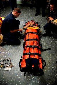 Sailors conduct emergency medical training. (9137301994)