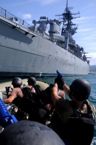 Sailors conduct search and seizure training DVIDS269510