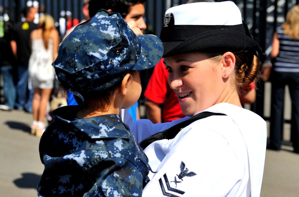 Sailor reunites with her son after a five-month deployment aboard USS Cleveland (6011779716)
