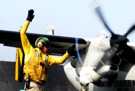 Sailor signals the launch of a C-2A Greyhound (5916366114)