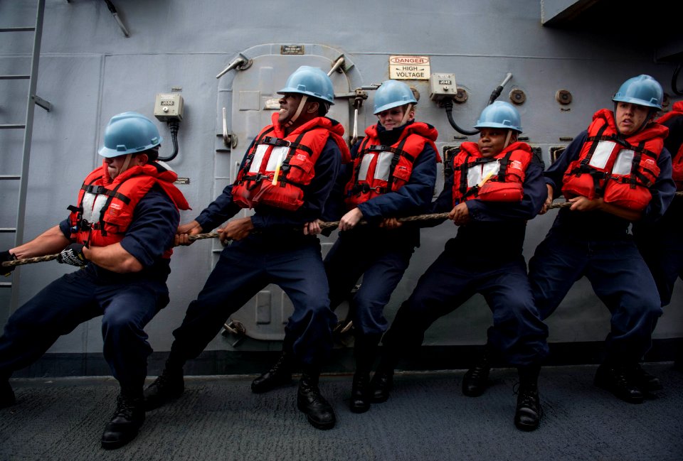 Sailors heave a line. (20659490898)