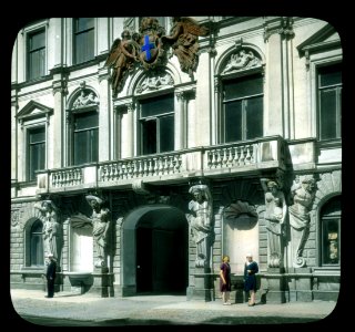 Saint Petersburg. Building with balcony supported by caryatids and atlantes