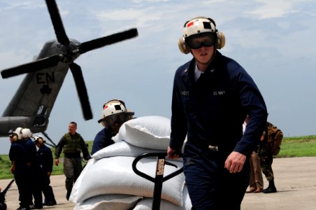 Sailors help with Disaster Relief Continuing Promise 08 DVIDS114107