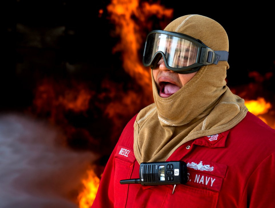 Sailors learn shipboard firefighting. (8559268973)