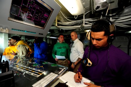 Sailors manage the flight deck aboard USS Carl Vinson. (8515024111)