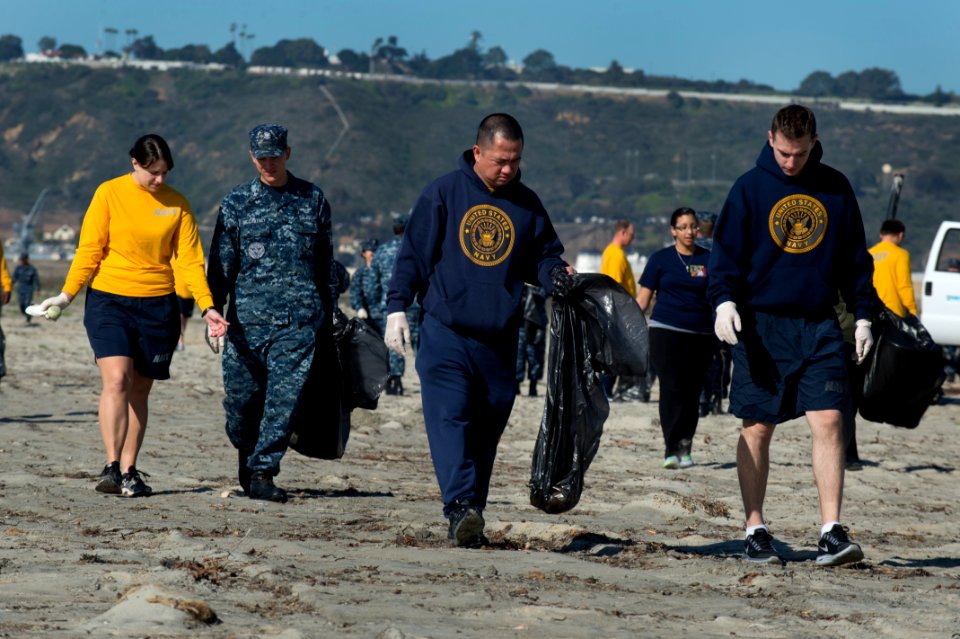 Sailors clean up a beach in San Diego. (8510385522)