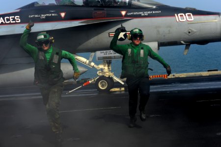Sailors move away from an F-A-18F before launch. (8430023274)