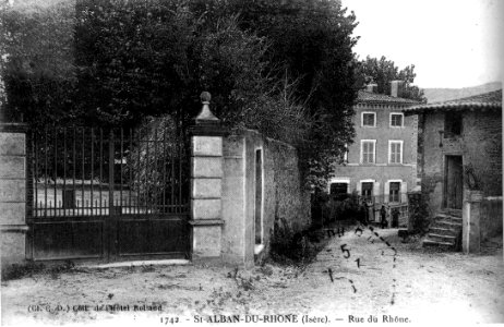 Saint-Alban-du-Rhone rue du Rhone, 1925, p182 de L'Isère les 533 communes - cl G D, coll de l'Hotel Rolland photo