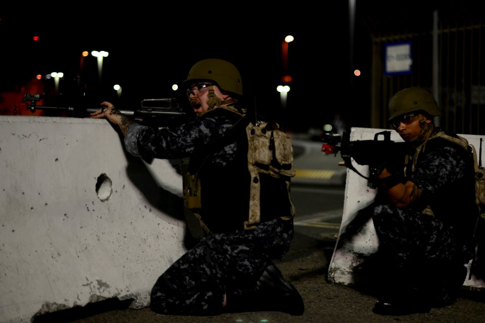 Sailors conduct anti-terrorism training exercise 170327-N-DA275-104