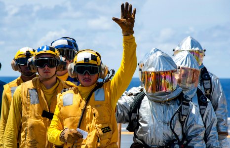 Sailors conduct aviation firefighting drills on the flight deck. (39195953661)