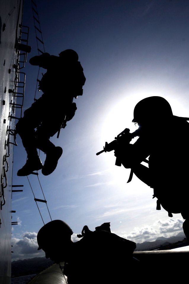 Sailors Conduct Search and Seizure Training DVIDS269512