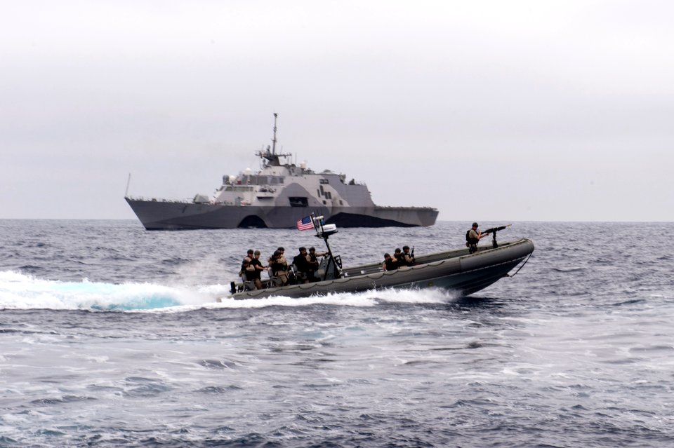 Sailors conduct VBSS training. (16592234375)
