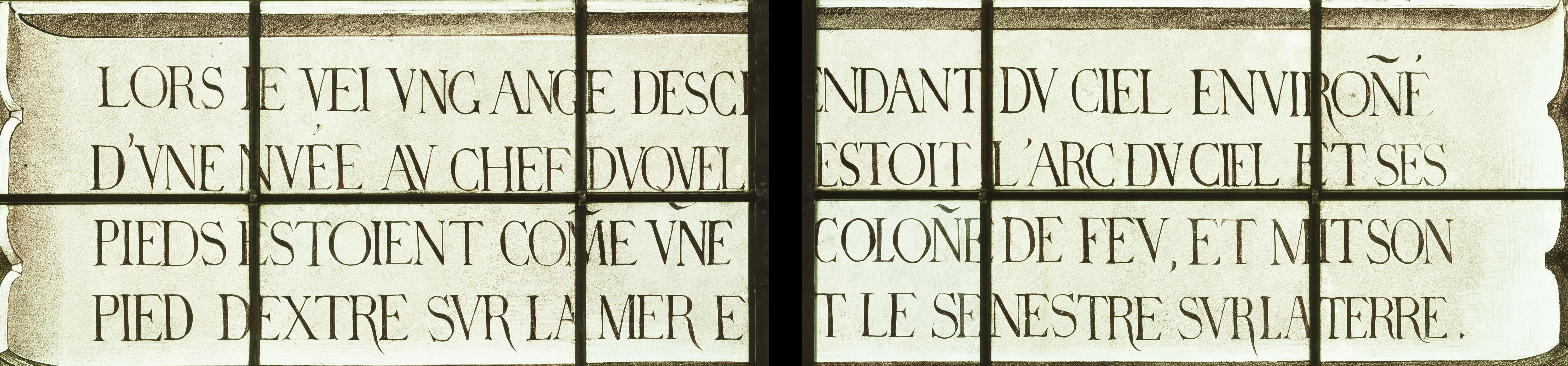 Saint-Chapelle de Vincennes - Baie 3 - Texte de la neuvième vision de l'Apocalypse - l'apparition de l'ange à saint Jean (bgw17 0817)