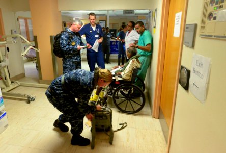 Sailors provide aid during Hurricane Irma relief to the Virgin Islands. (37104584505)