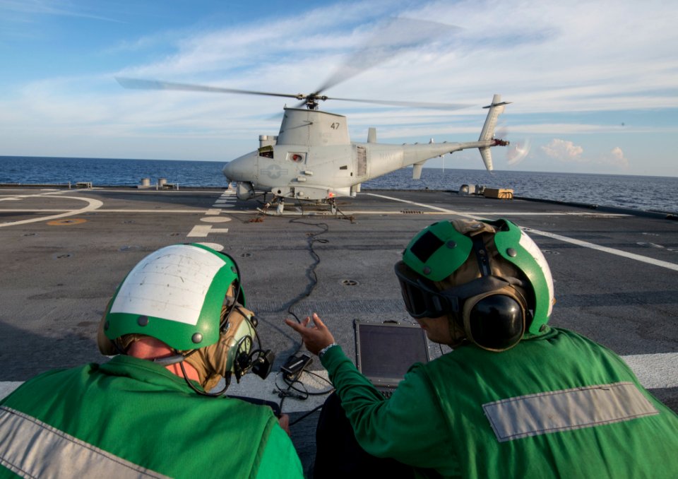 Sailors launch a UAV. (20854637631)