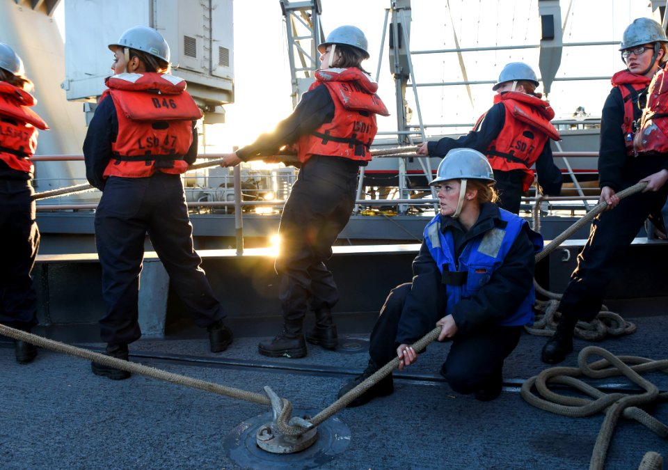Sailors recover a safety boat. (16187830837)
