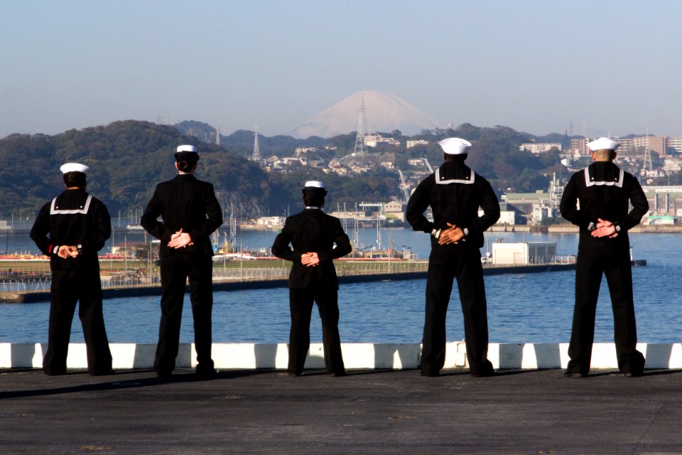 Sailors man the rails of USS George Washington. (8205188655)