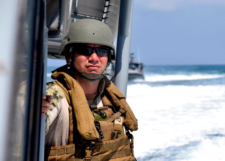 Sailors Manuever Through Gulf of Tadjoura (26486874549)