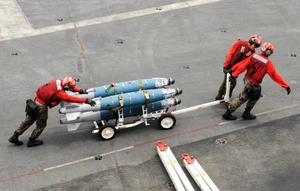Sailors move ordnance. (9032432113)