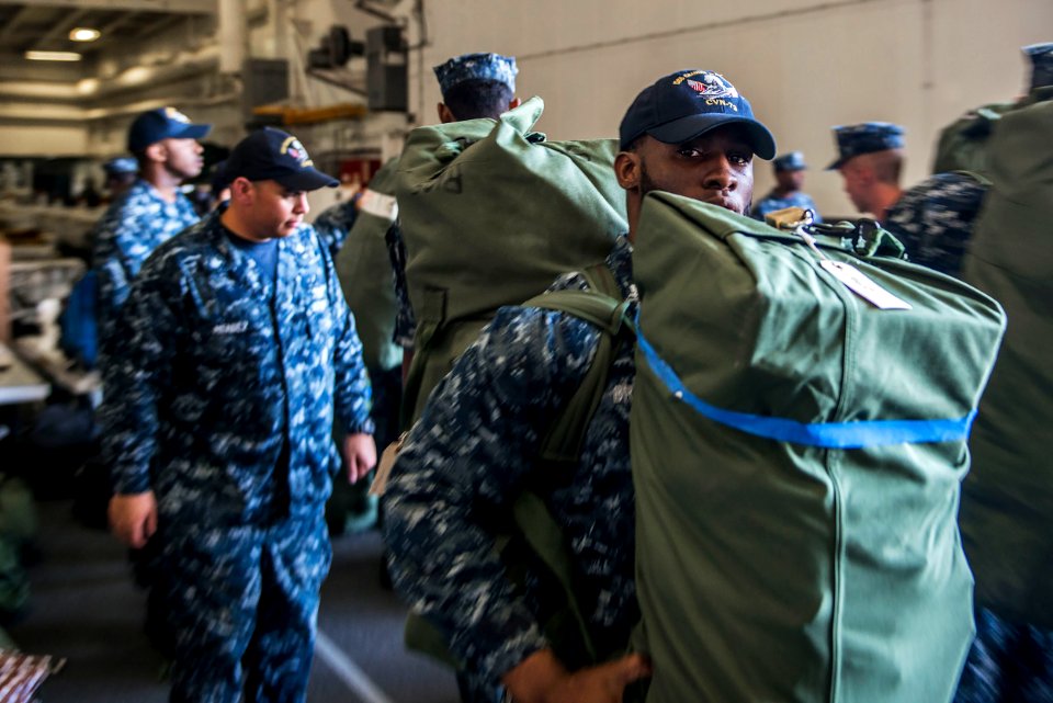 Sailors move their belonging from USS George Washington to USS Ronald Reagan. (19919246234)