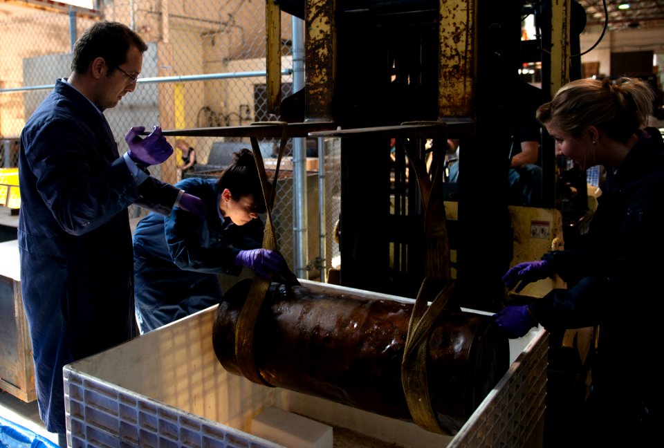 Sailors store a late 19th century Howell torpedo. (8939225300)