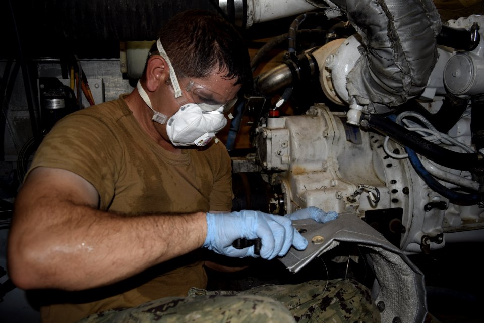 Sailors of Coastal Riverine Squadron 1 Perform Boat Maintenance (34806885030)