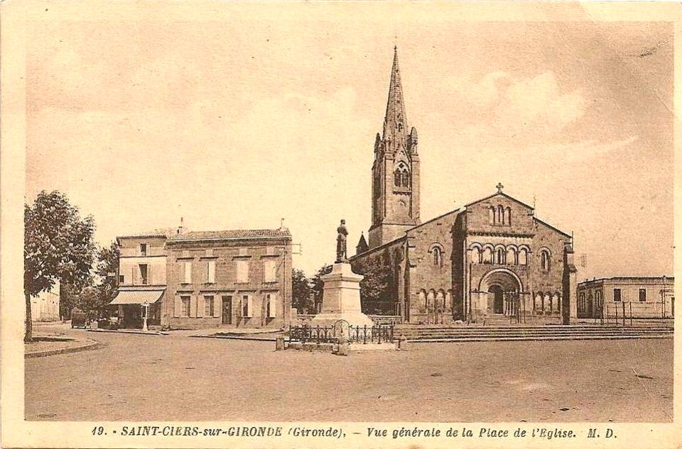 Saint-Ciers-sur-Gironde - Place de l'église 1