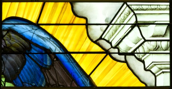 Saint-Chapelle de Vincennes - Baie 5 - Aile d'un ange et rayons lumineux (bgw17 0992)