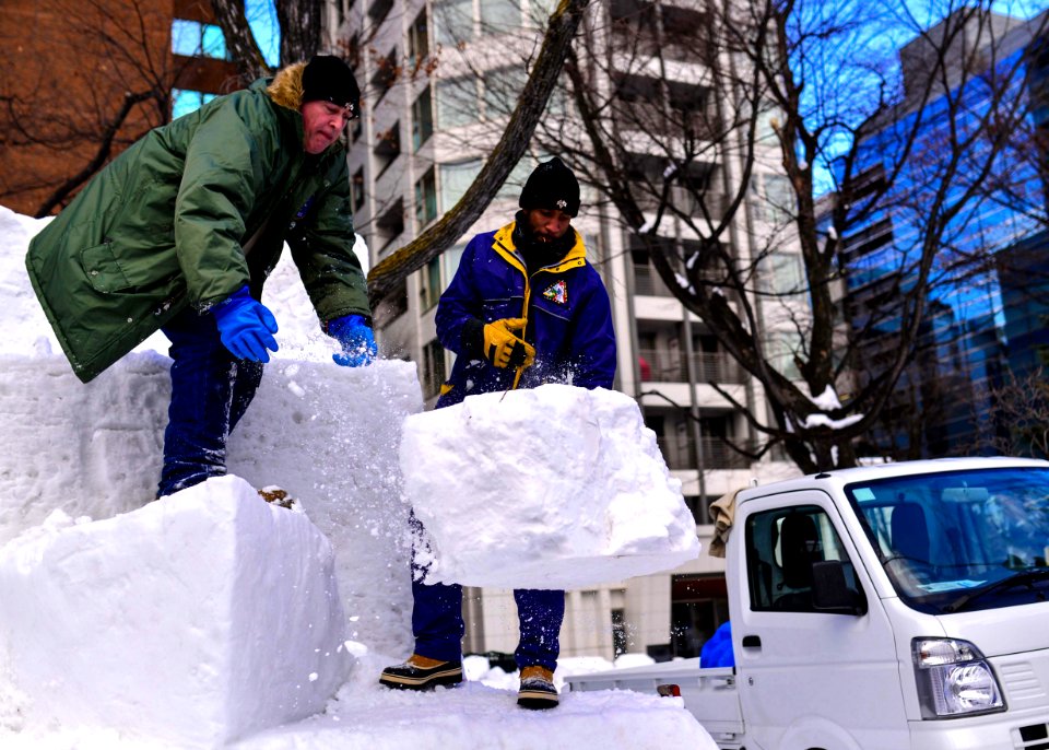Sailors participate in 67th Annual Snow Festival 160131-N-OK605-042